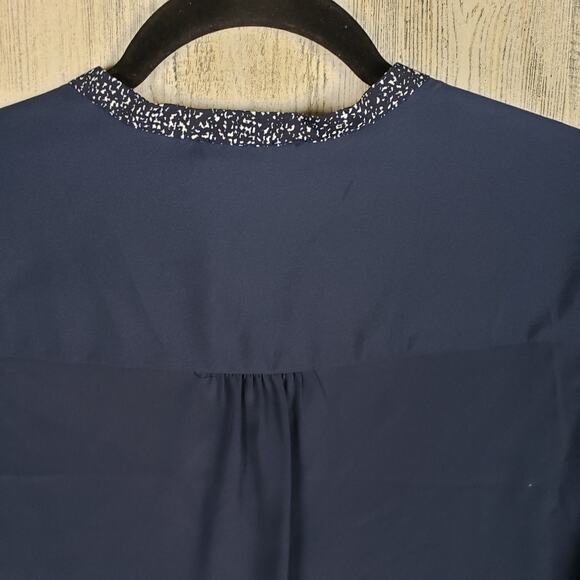 NWT Violet & Claire Navy Blue Speckled Button Down Silky Blouse Size Medium - Picture 12 of 12